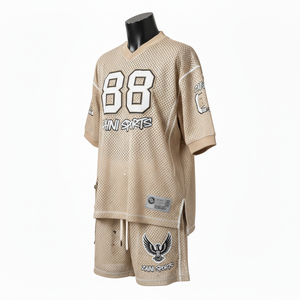 Conjunto de pantalones cortos de malla de poliéster transpirable de primera calidad, 220 GSM, color beige, con panel de camuflaje, estampado en serigrafía y logotipo bordado. - Product Image 4