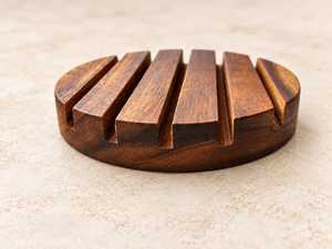 Porte-savon en bois artisanal de qualité supérieure, accessoire de salle de bain en bois naturel avec design de drainage pour la douche et le lavabo - Product Image 2