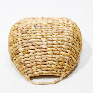 Panier tressé en jonc de mer à deux niveaux Artex Dong Thap de haute qualité avec support métallique – Organisateur durable pour cuisine et maison - Product Image 5