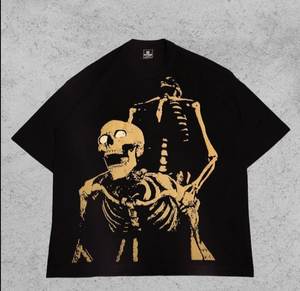 T-shirt streetwear en coton épais surdimensionné, T-shirt premium à imprimé graphique surdimensionné, T-shirt ample en coton délavé vintage - Product Image 3