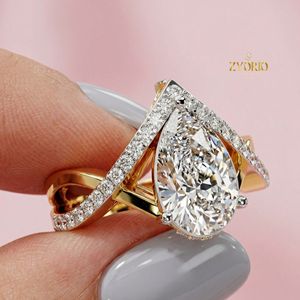 Bague solitaire en or jaune 14 carats en forme de poire avec sertissage couronne en chevron sertie de diamants - Product Image 2