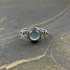 Bague en argent sterling faite à la main avec pierre précieuse naturelle de calcédoine aqua, fournisseur en gros JAIPUR SILVER - Product Image 1