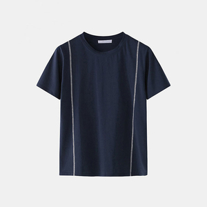 Conjunto de camiseta azul marino de cuello redondo para hombre con rayas laterales grises y pantalones cortos grises, conjunto informal de verano, tejido transpirable, 100% algodón. - Product Image 2