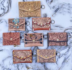 Monedero de Cuero Genuino con Grabado Artesanal, Elegante y Hecho a Mano, Cartera de Cuero con Grabado Artesanal - Product Image 4