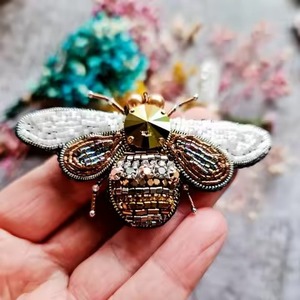 Magnifique broche brodée à la main en perles de rocaille, motif paon, accessoire de mode en forme d'oiseau - Product Image 6