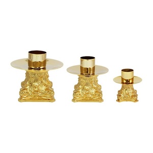 Portavelas de latón de diseño, acabado dorado brillante, juego de 3 piezas ornamentadas para decoración de mesa, soporte decorativo para el hogar o iglesia. - Product Image 1