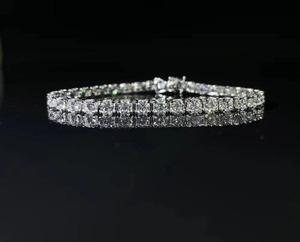 Pulsera de tenis con eslabones cubanos de moissanita y diamantes, elegante para oficina, para mujer, disponible para la compra - Product Image 1