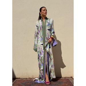 Caftán Largo de Seda, Vestido de Fiesta Tradicional Hasta el Suelo, Estampado con Motivos Florales Multicolores, Color Marfil Suave, Cuello Alto - Product Image 2