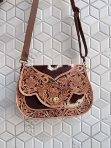 Sac à main en cuir de vachette de style occidental, sculpté à la main, petit sac bandoulière en cuir, sac bohème gypsy fait main, sacs multi-usages - Product Image 1