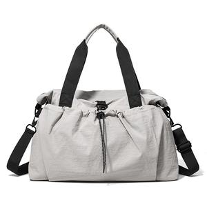 Bolsa Deportiva Impermeable de Lujo para Exteriores, Bolsa de Gimnasio con Logotipo Personalizado, Mini Bolsa Deportiva con Logotipo Personalizado de Fabricación Moderna - Product Image 3