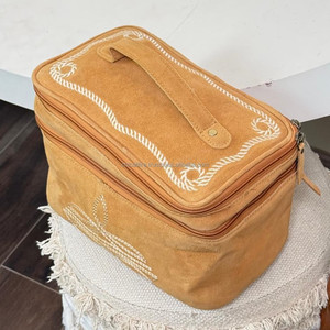 Trousse de maquillage personnalisée en daim, trousse de toilette luxueuse en cuir suédé pour femmes, trousses de maquillage pour demoiselle d'honneur, pochette cosmétique avec fermeture éclair - Product Image 5