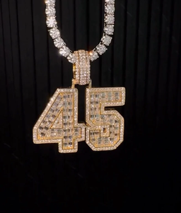 Colgante con el Número 45 Estilo Hip Hop, con Diamantes de Imitación de Corte Radiante, Chapado en Oro de 18K, Aleación de Zinc, Estilo Vintage, Unisex, Ideal para Regalo - Product Image 1