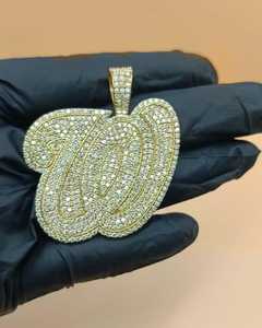 จี้ตัวอักษรประดับเพชรโมอิสซาไนต์ VVS เงินแท้ 925 แบบ Iced-Out จี้ตัวอักษรแบบกำหนดเอง เครื่องประดับฮิปฮอป ตัวอักษรเริ่มต้นแบบกำหนดเอง - Product Image 1