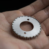 Centre d'usinage CNC à double broche avec serrage à une seule pince pour des pièces d'arbre de précision à haute concentricité