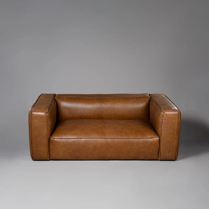 Sofá Chesterfield de Cuero de Última Moda, de 2 Plazas, Diseño Acolchado con Estilo Industrial para Sala de Estar de Apartamento - Product Image 1