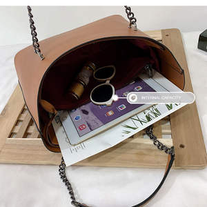 Nuevo Diseño de Bolso de Mano de Verano para Mujer, Forro de Cuero Genuino, Decoración con Letras Bordadas, Colores Personalizados, Estilo Bandolera, Moda de Alta Gama - Product Image 4