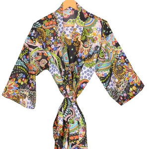 Bata Kimono de Algodón Suave y Transpirable con Estampado Digital de Dibujos Animados para Mujer, Camisón de Verano Hecho a Mano con Cuello en V y Elástico, de Naaz Textile - Product Image 1