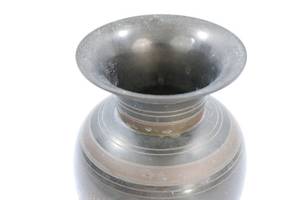 Urnas Metálicas Tradicionales de la India, Respetuosas y Atemporales - Product Image 5