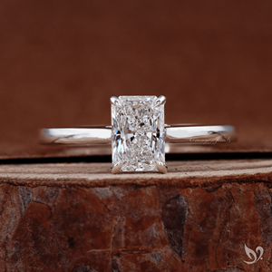 Bague de fiançailles minimaliste solitaire en or blanc 10 carats avec diamant de laboratoire taille radiant de 1 carat certifié IGI pour anniversaire et mariage - Product Image 1