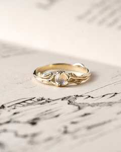 Bague de fiançailles en pierre de lune Lia Gold, motif floral inspiré de la nature, branche et feuille, en argent sterling 925 plaqué or 14 carats, bijoux à taille rose - Product Image 6