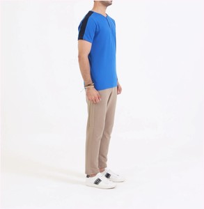 เสื้อยืดเฮนลีย์ผู้ชายสไตล์ลำลอง แบรนด์โลโก้สั่งทำ ผ้าฝ้าย 100% เป็นมิตรกับสิ่งแวดล้อม สไตล์ไฮสตรีท แขนสั้น ลดราคา คอลเลคชั่นใหม่ 2026 - Product Image 5