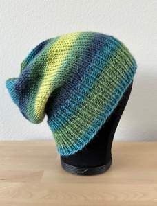 Nouveau bonnet d'hiver en fourrure longue tie-dye pour femme, bonnet en peluche avec lettre C, bonnet tricoté chaud - Product Image 5