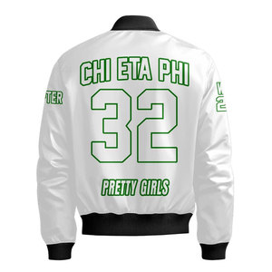 เสื้อแจ็คเก็ตบอมเบอร์สีขาวสำหรับผู้ชาย ยี่ห้อ Chi Eta Phi ตัวอักษรสีเขียว ซิปด้านหน้า สไตล์ลำลอง พร้อมดีไซน์ลายปะติด - Product Image 3