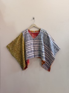 Poncho Boho Vintage Hecho a Mano con Acolchado Kantha Indio para Mujer Talla Grande - Product Image 1