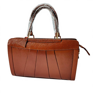 Bolso de Hombro de Cuero Genuino de Alta Calidad para Mujer con Cadenas - Diseño Moderno y Portátil para Viajes y Trabajo, Hecho en Maharashtra - Product Image 1