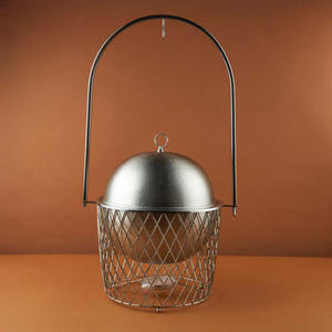Calentador de Buffet de Lujo Redondo Plateado con Base de Acero Inoxidable, Soporte Colgante de Arco Alto y Diseño de Cesta de Malla Individual - Product Image 1
