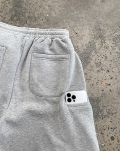 Pantalones cortos de felpa de algodón 100% personalizados para hombre, estilo vintage, de gran tamaño, con logotipo bordado y estampado de alta calidad. - Product Image 3