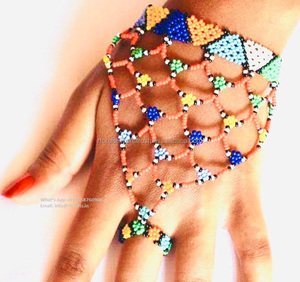 Anillo con cuentas de semillas tejidas a mano, joyería de cuentas de cristal en capas étnicas tribales del sudoeste con guantes zulúes - Product Image 2