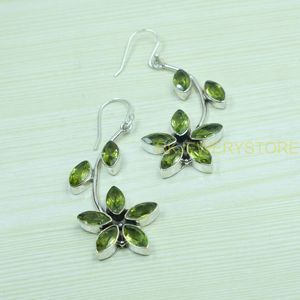Pendientes de Peridoto Verde, Plata de Ley 925, Pendientes Colgantes, Joyería de Peridoto, Regalo para Mujeres - Product Image 2