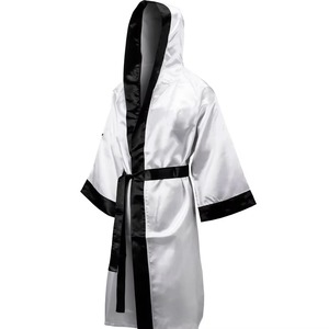 Bata de Boxeo de Material Sintético 100% Poliéster, Manga Larga, Diseño de Logotipo Bordado, Sublimación, Hecha en Sialkot - Product Image 4