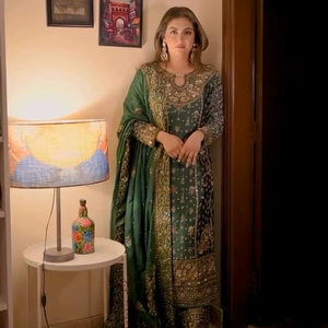 Dernière tenue de créateur en faux georgette lourd avec broderie et travail de sequins, salwar kameez au prix le plus bas, achat en ligne en Inde - Product Image 1