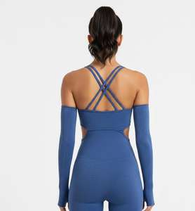 Traje de yoga con mangas desmontables con orificios para los pulgares, sujetador incorporado y diseño de espalda cruzada. - Product Image 3