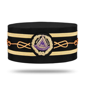 Casquette de cérémonie de haute qualité Grand Mason Blue Lodge, noire avec emblème et couronne dorés, ceinture réglable, neuve. - Product Image 1