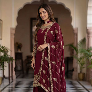 Elegante Conjunto de Kurta de Seda Chinon para Fiestas Indias con Dupatta de Bordado Intenso - Product Image 1