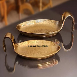 Forme unique en gros métal martelé luxe couleur dorée plateau de petit déjeuner stockage plateaux de service pour Restaurant avec poignée - Product Image 1