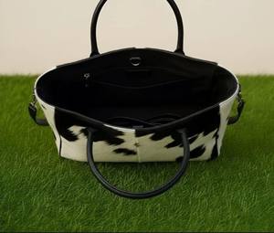 Sac fourre-tout en cuir véritable avec fourrure, fermeture éclair, couleur et logo personnalisables, prêt à la vente, qualité boutique, motif uni - Product Image 5