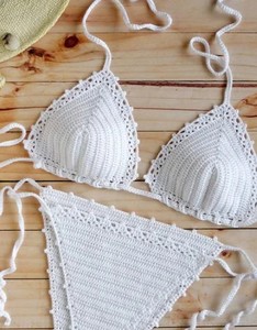 Ensemble de bikini brésilien crocheté avec pompons et perles - Product Image 2