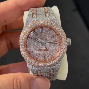 Montre de luxe pour hommes personnalisée ETA Moissanite cadran romain Logo cristal strass calendrier bracelet en acier inoxydable couronne de quartz - Product Image 1