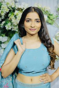 Tenues indiennes Ramdev Trading Pakistan : Robes Anarkali, Saris, Lehengas, Robes de soirée et de mariage modernes pour femmes, Kurta en soie Chinon de Surat - Product Image 2