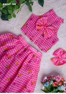 Conjunto elegante de falda y top Mal Chanderi con estampado de cuadros y flores dispersas, listo para usar, con lazo en la espalda, proveedor de la India. - Product Image 4