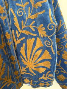 Veste en velours Suzani faite à la main en gros |   Doublure en coton tissé réversible à motif floral, broderie traditionnelle, style bohème moderne - Product Image 6
