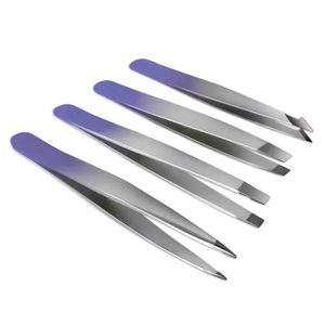 Pinzas para Cejas de Acero Inoxidable con Punta Puntiaguda Ryzer Studio, Diseño Moderno y Duradero, 9 cm de Longitud - Product Image 4
