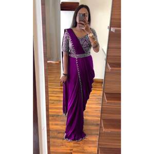 NUEVO SAREE CHINON CON BORDADO DE LENTEJUELAS Y CINTURÓN, LISTO PARA USAR, CON BLUSA COSIDA, COLOR MORADO - Product Image 1