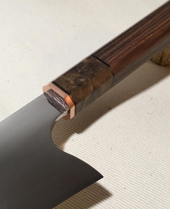Couteau de Chef Japonais Artisanal Premium LEGACY BLADES en Acier Carbone, Manche en Bois, Ambidextre, Écologique, Finition Poli Miroir - Product Image 4