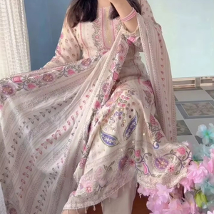 Elegante set kurta con stampa floreale pastello e dupatta – Abito etnico di alta qualità per donna - Product Image 1