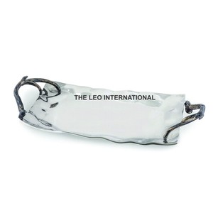Nouveauté : Plateau de service luxueux de qualité supérieure, finition métallique argentée, brillant et poli, avec poignées design uniques. - Product Image 1